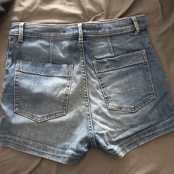 🔥BOGO under $20🔥 H&M high waisted jean shorts - Picture 2 of 3